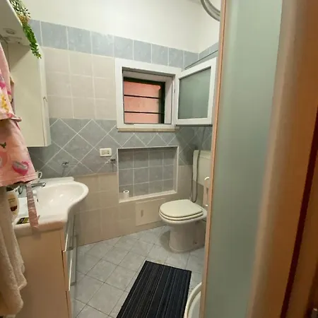 In Diverse Vie A Per Il Check In Agenzia Viale Francesco Petrarca 391 Ra *